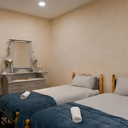 Апартаменты Valley Mist Nb 1 Gozo - Happy